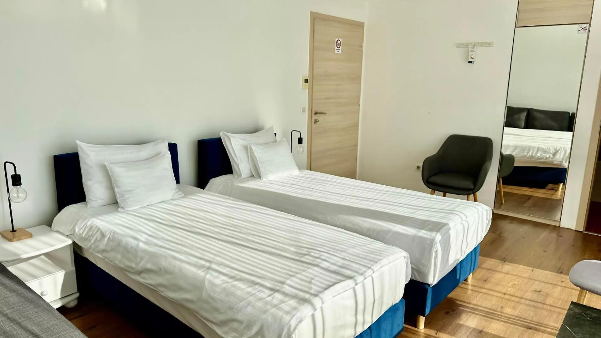 Hostel Rooftop City Residence With Deep Garage Budapeşte