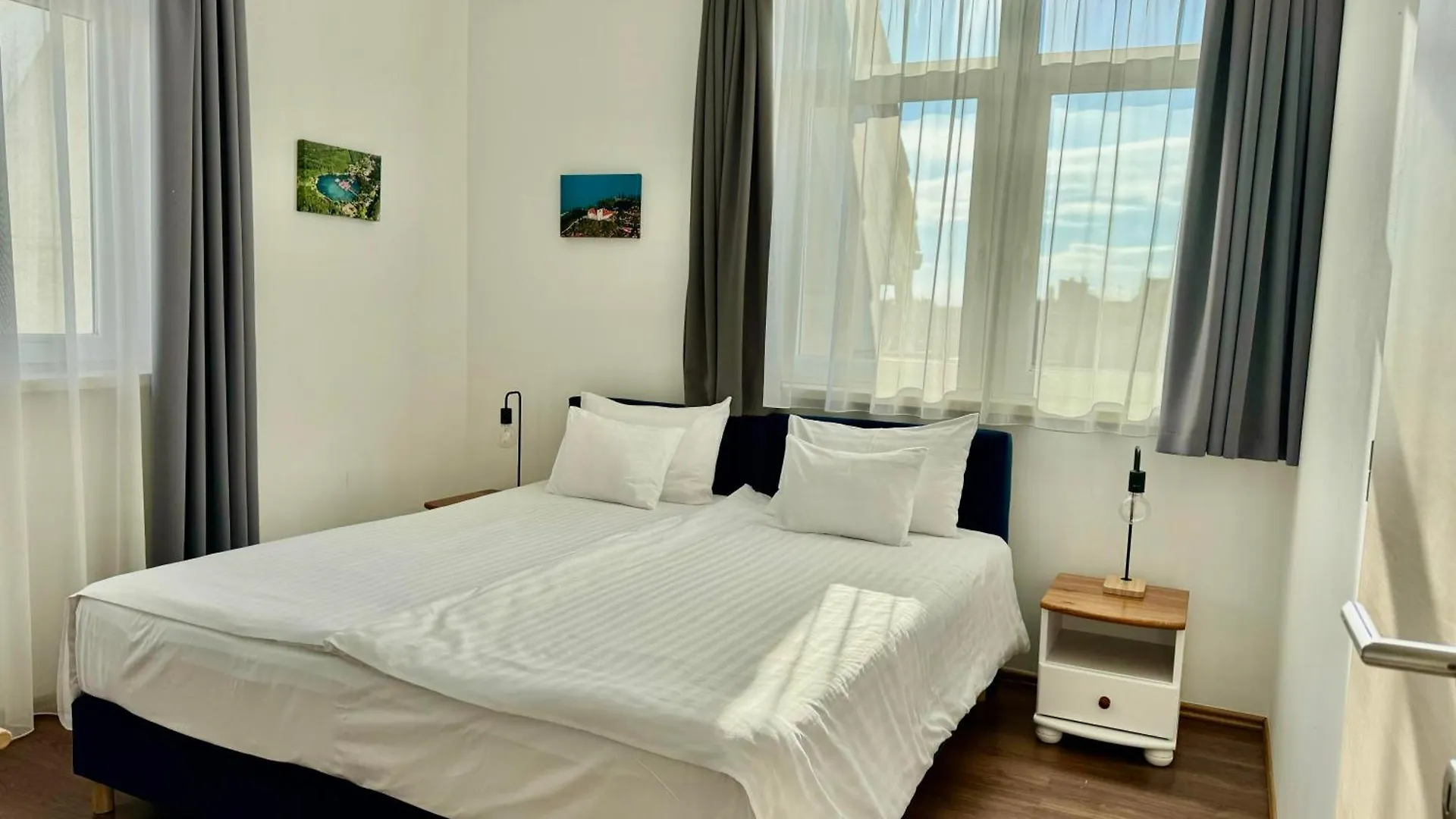 Hostel Rooftop City Residence With Deep Garage Budapeşte