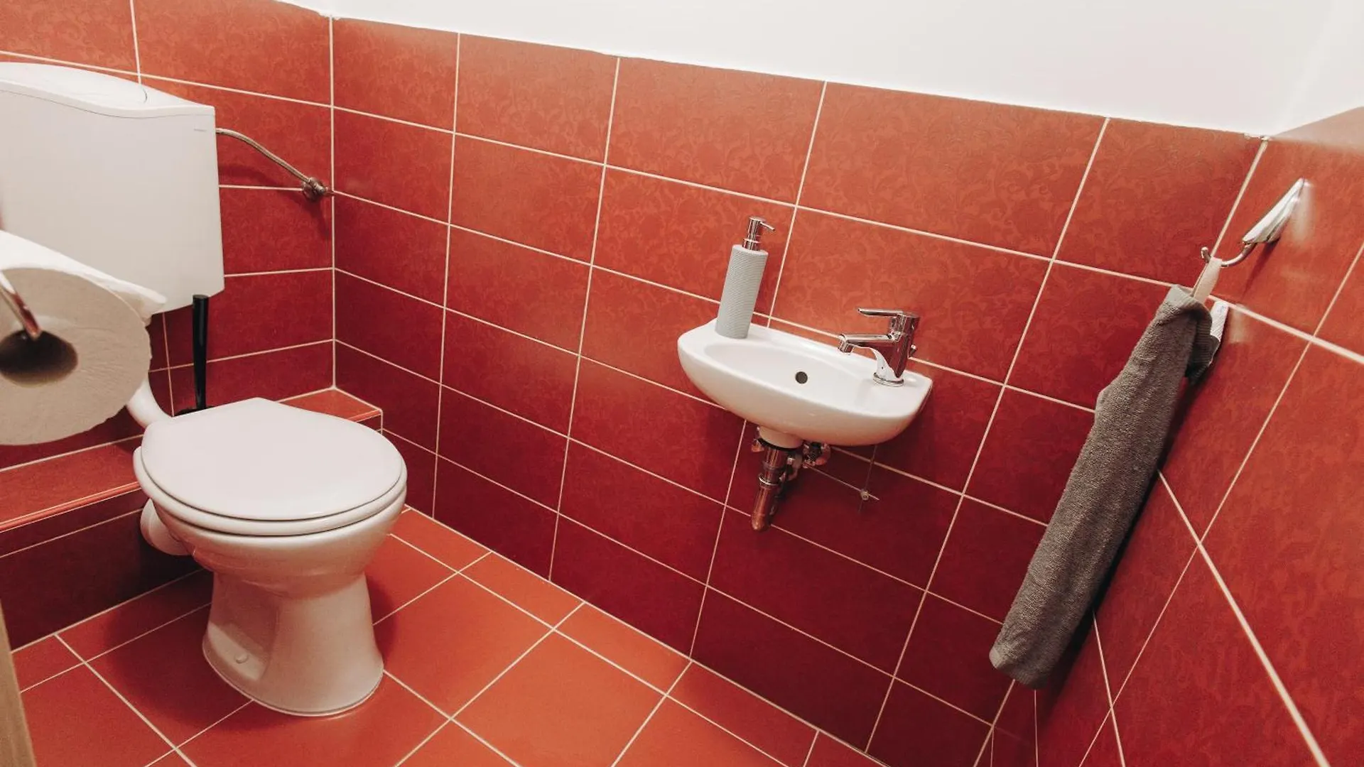 Rooftop City Residence With Deep Garage Budapeşte Hostel