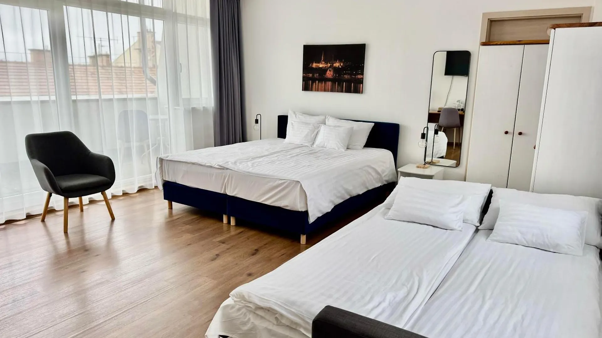 Hostel Rooftop City Residence With Deep Garage Budapeşte