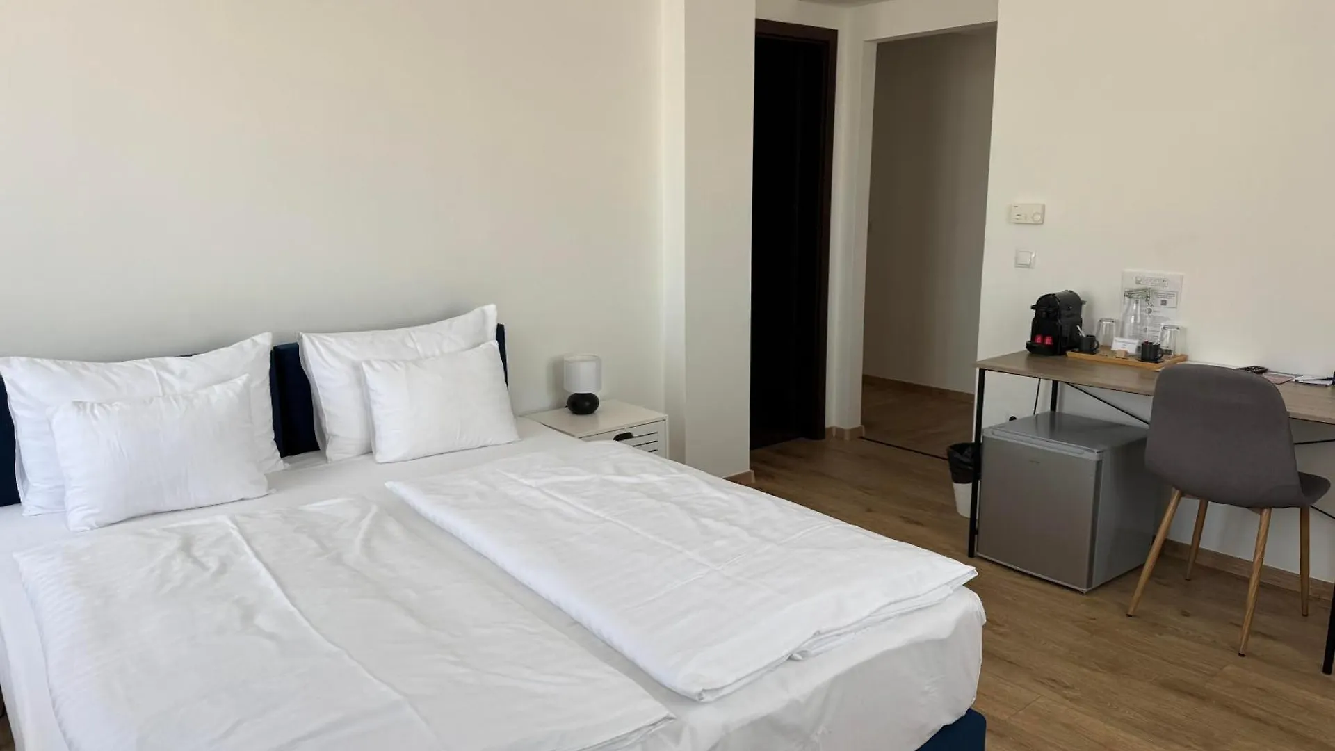 Hostel Rooftop City Residence With Deep Garage Budapeşte