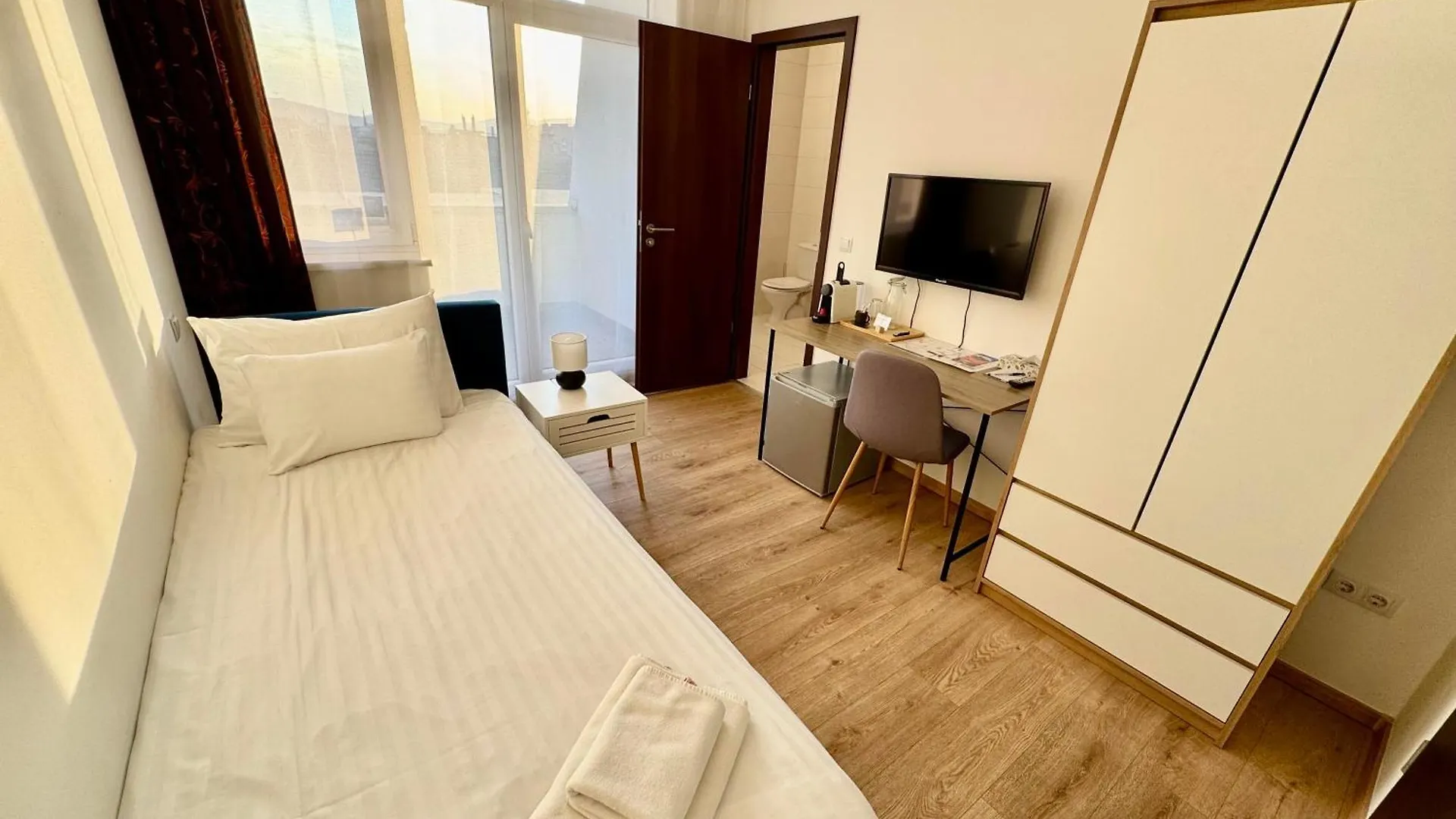 Rooftop City Residence With Deep Garage Budapeşte Hostel