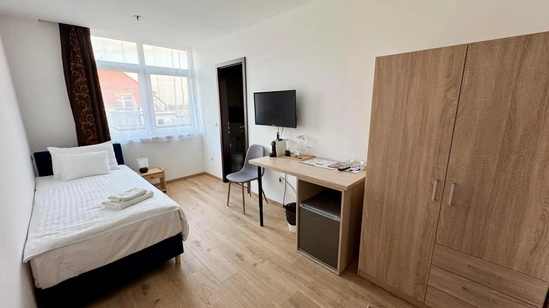 Hostel Rooftop City Residence With Deep Garage Budapeşte