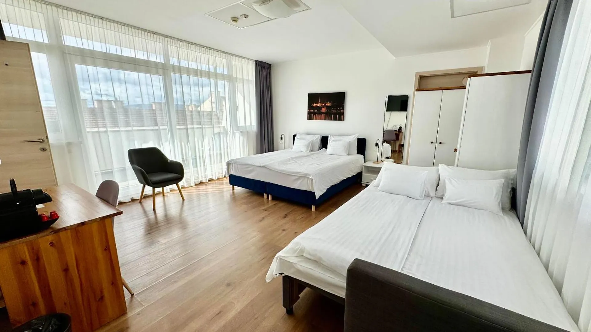 Hostel Rooftop City Residence With Deep Garage Budapeşte