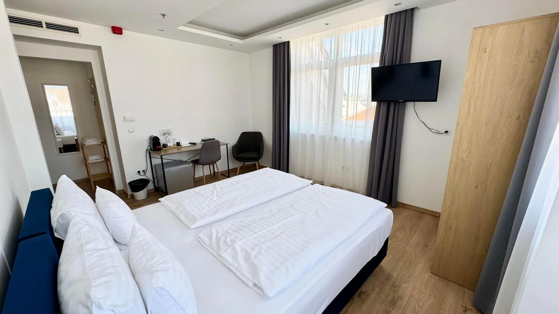 Rooftop City Residence With Deep Garage Budapeşte Hostel