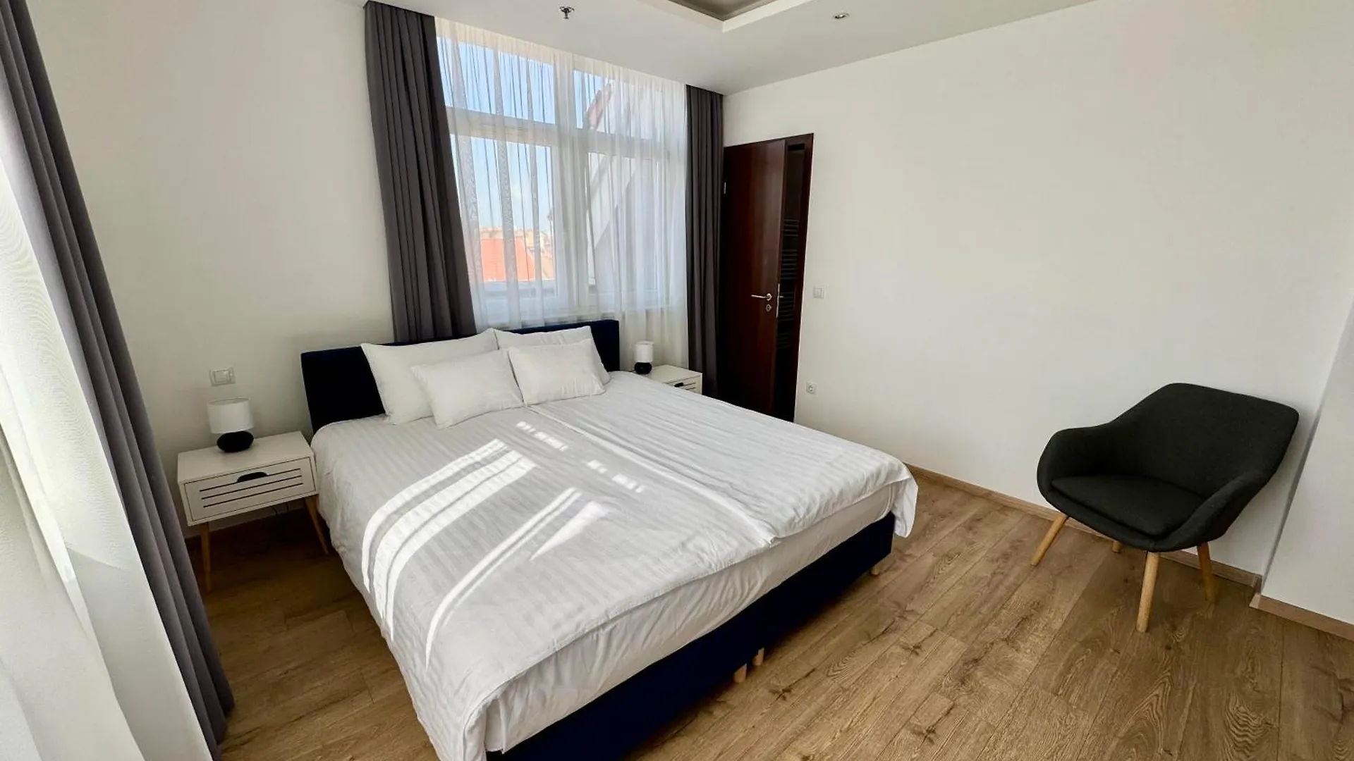 Rooftop City Residence With Deep Garage Budapeşte