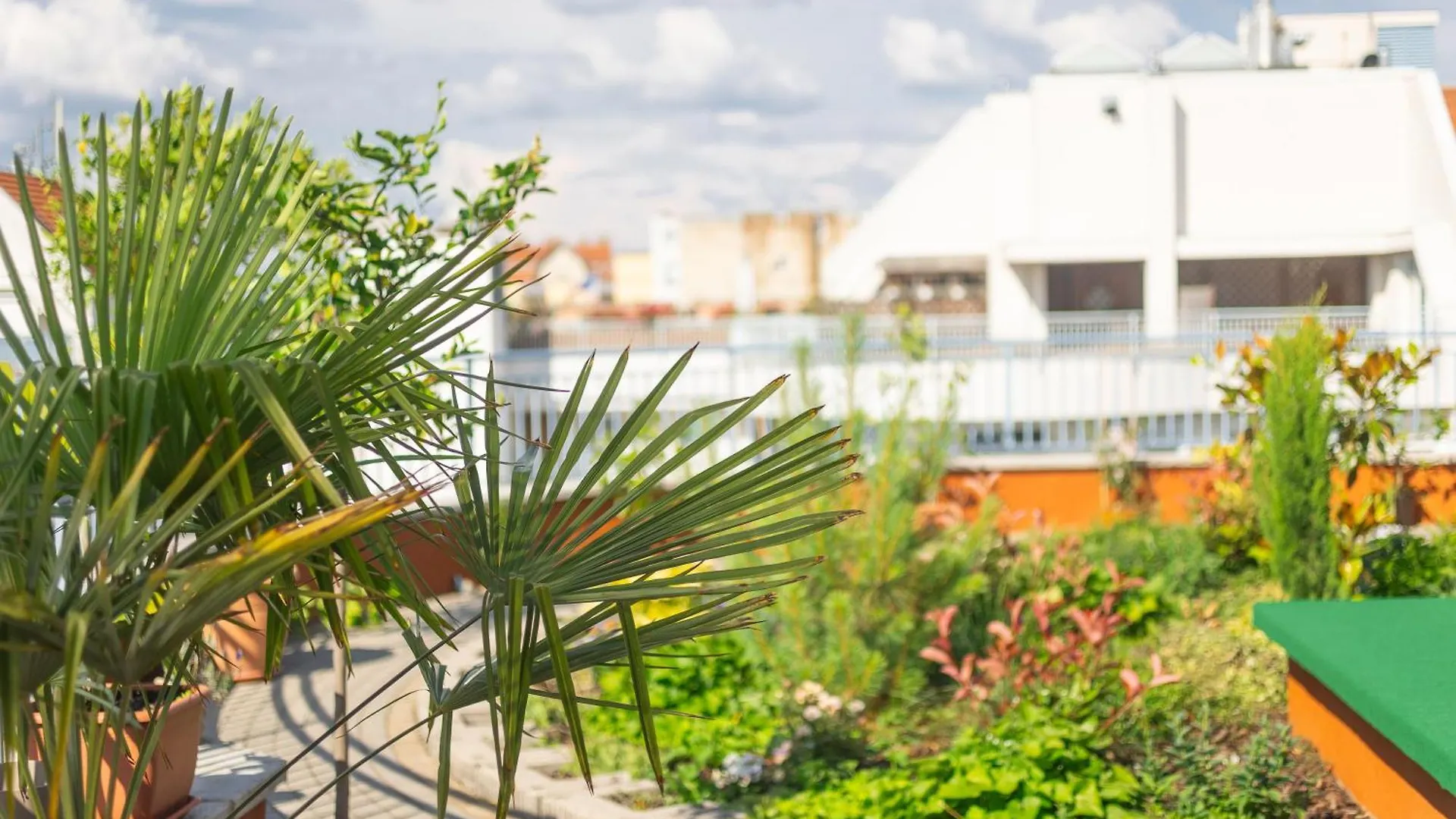 Rooftop City Residence With Deep Garage Budapeşte Hostel