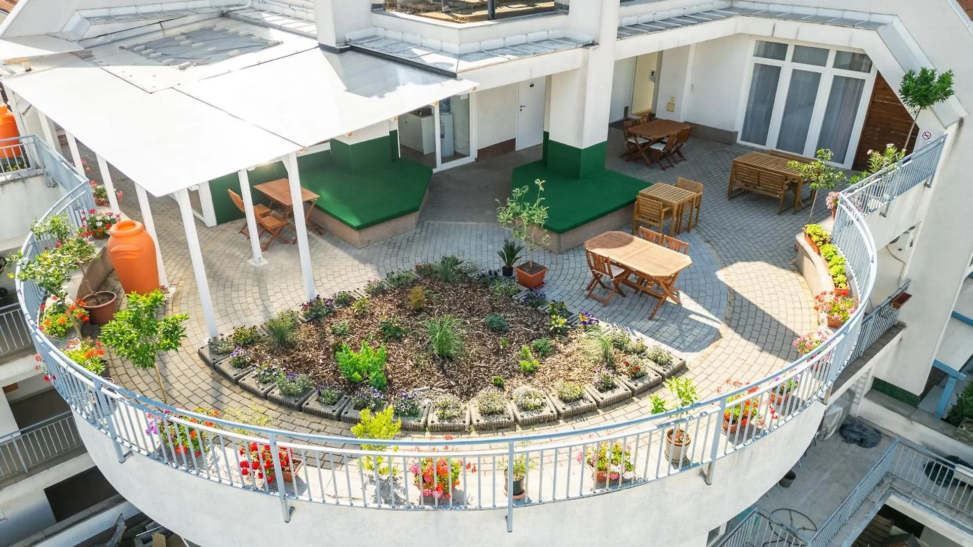 Rooftop City Residence With Deep Garage Budapeşte Hostel
