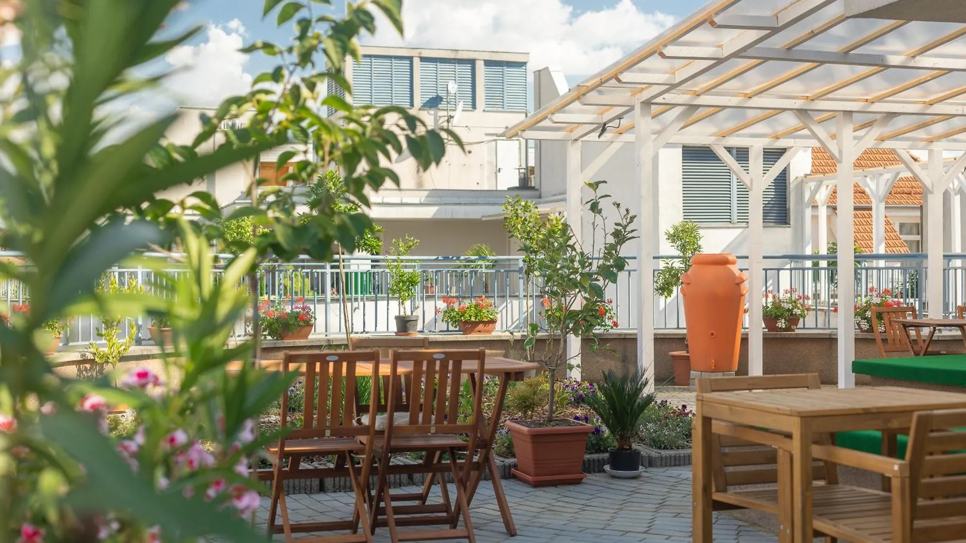 Rooftop City Residence With Deep Garage Budapeşte