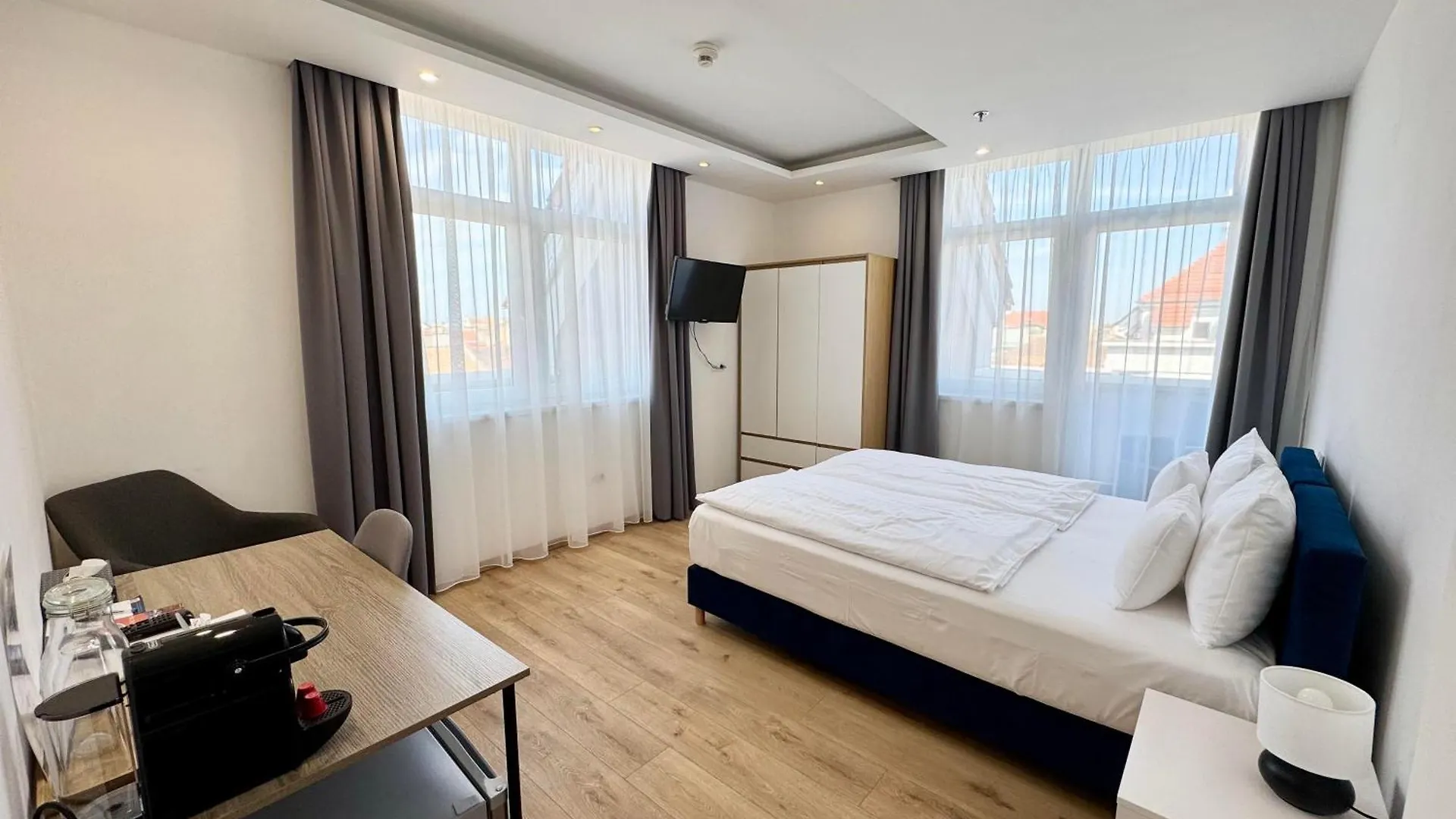 Rooftop City Residence With Deep Garage Budapest Hostal