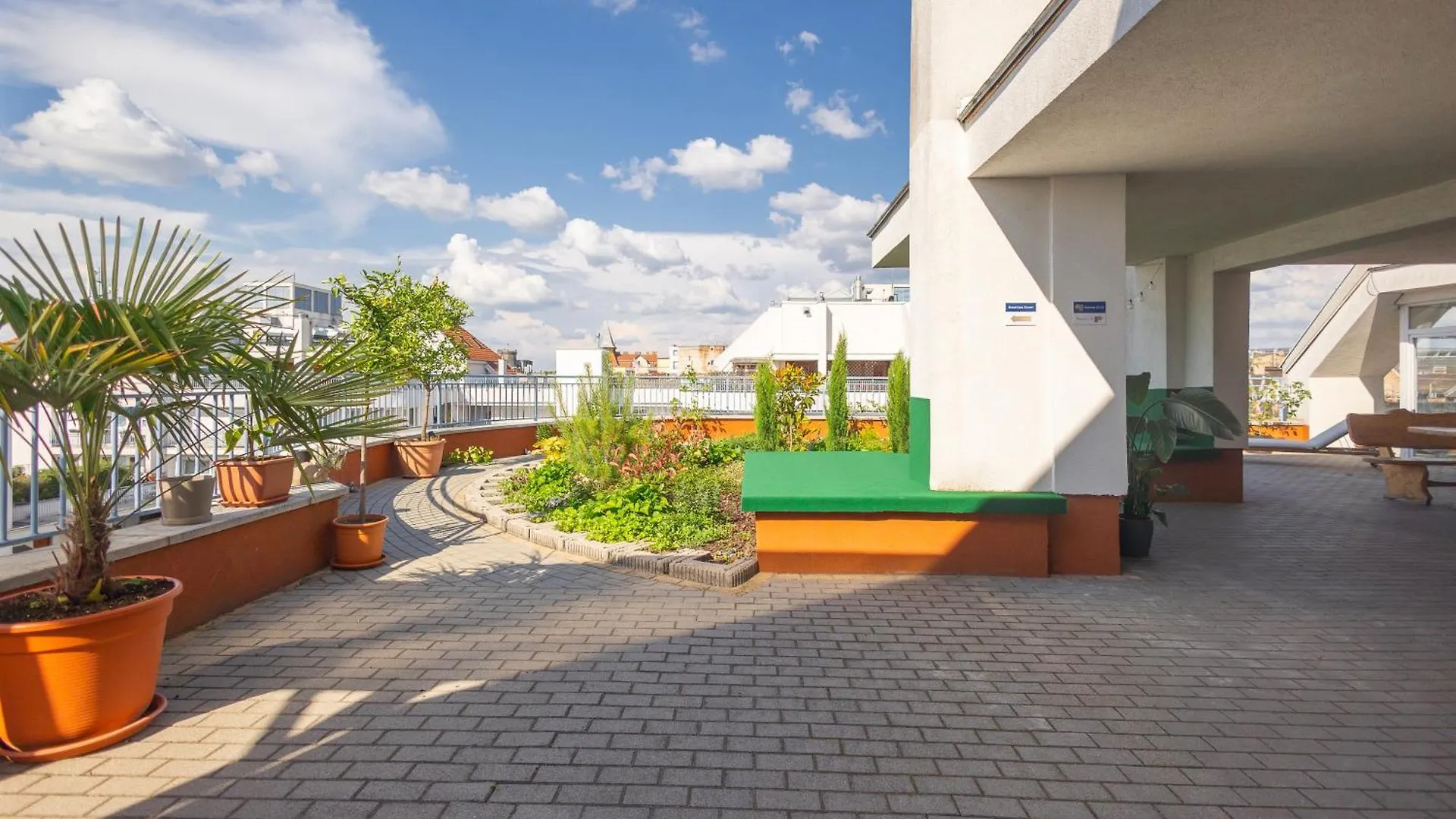 Rooftop City Residence With Deep Garage Budapest