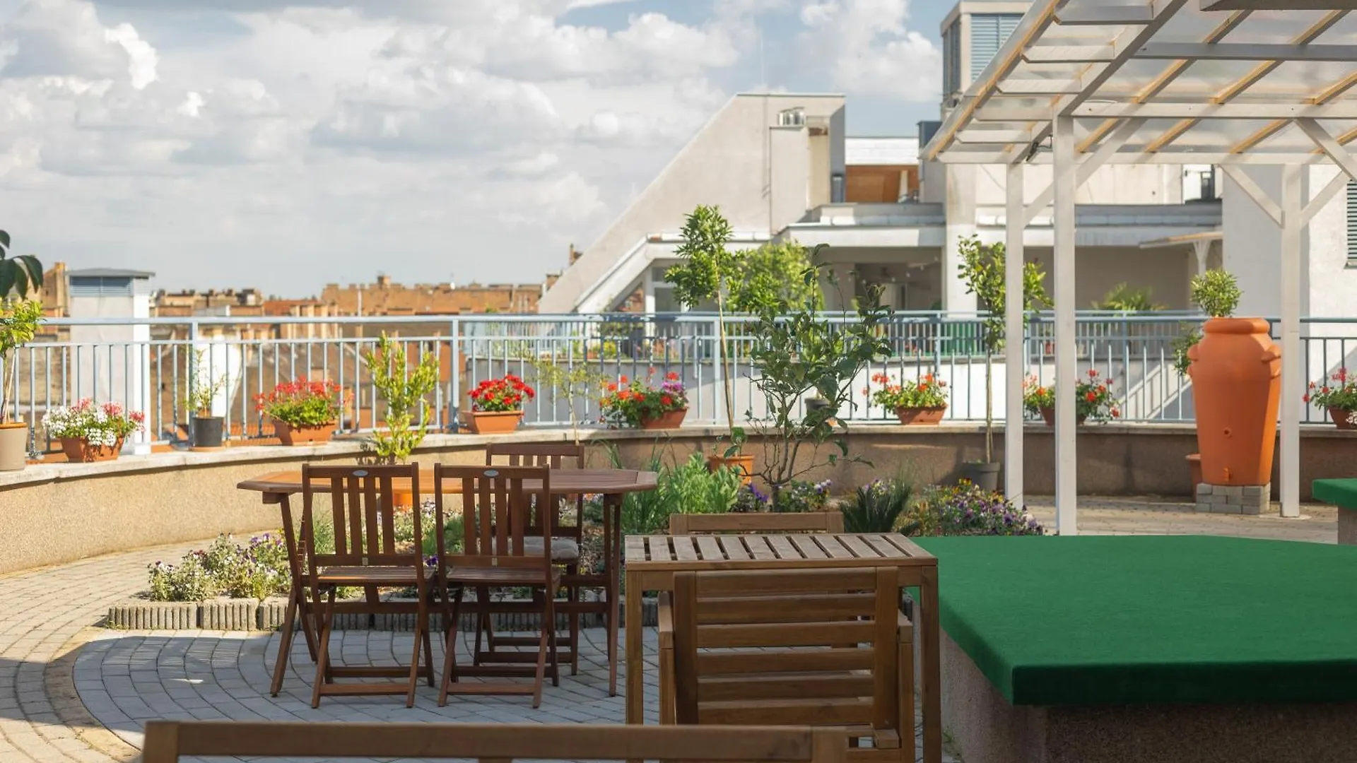 Hostal Rooftop City Residence With Deep Garage Budapest Hungría