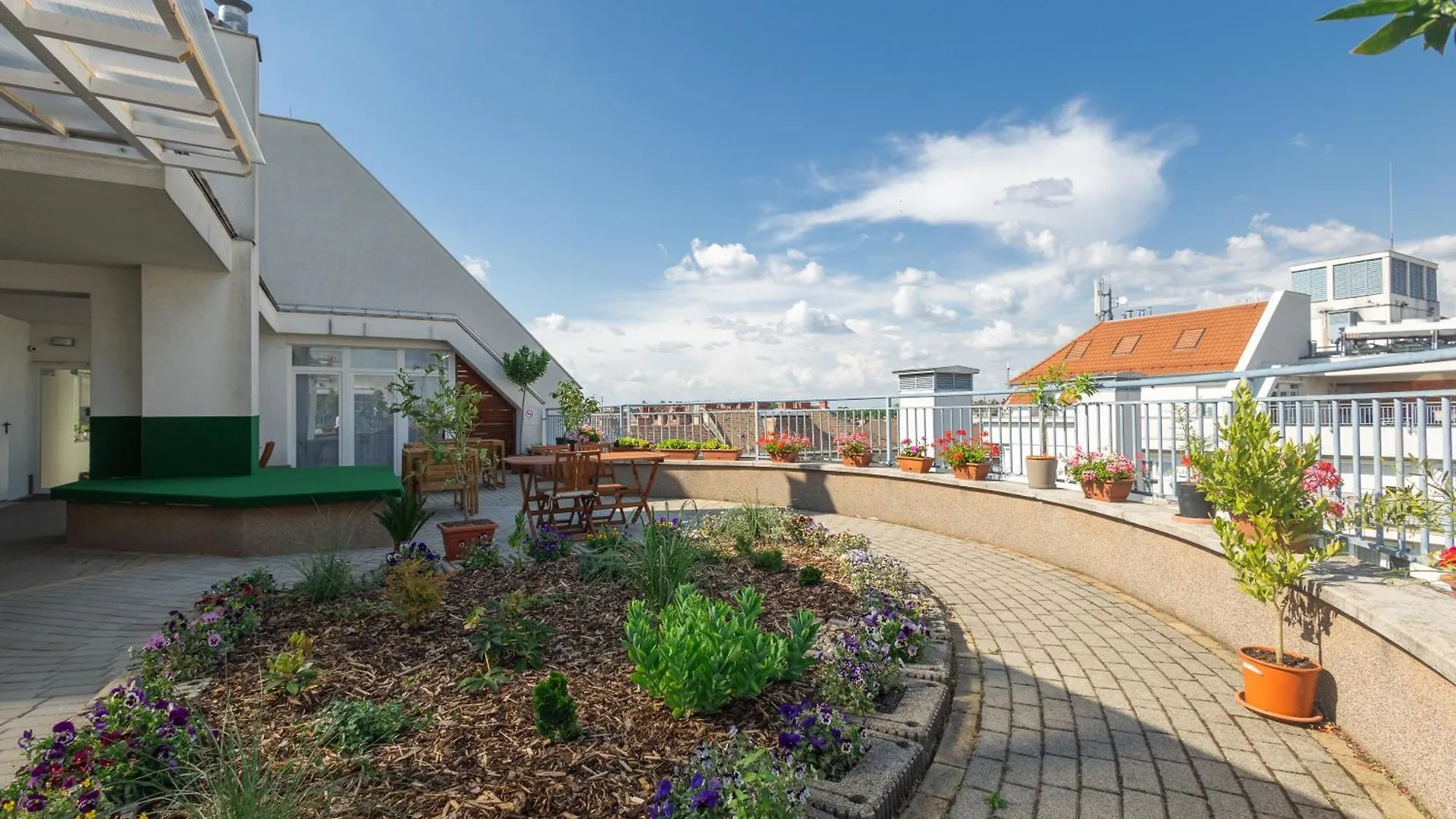 Rooftop City Residence With Deep Garage Budapest 0*,